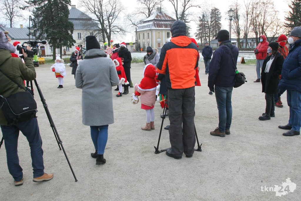 Lampki rozbłysły na koneckiej choince! [wideo, zdjęcia]