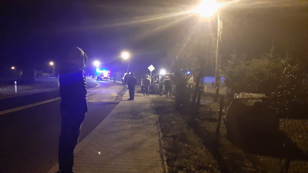 Auto wypadło z drogi w Pile w gminie Końskie