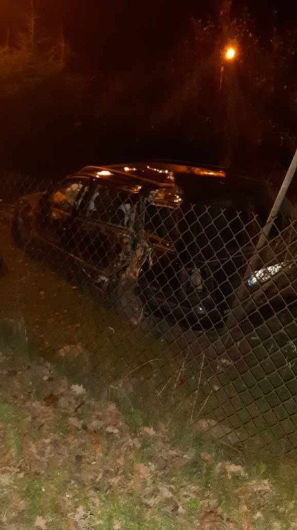 Auto wypadło z drogi w Pile w gminie Końskie