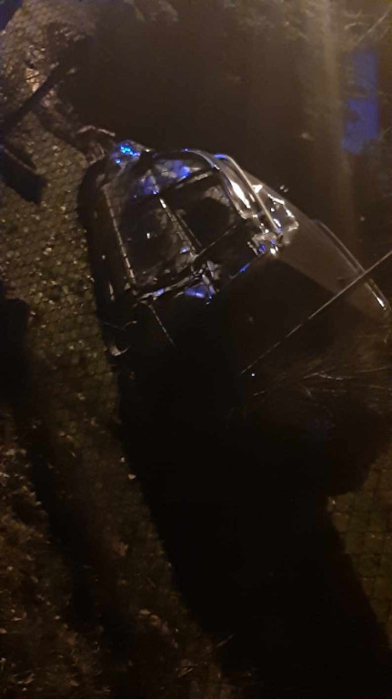 Auto wypadło z drogi w Pile w gminie Końskie