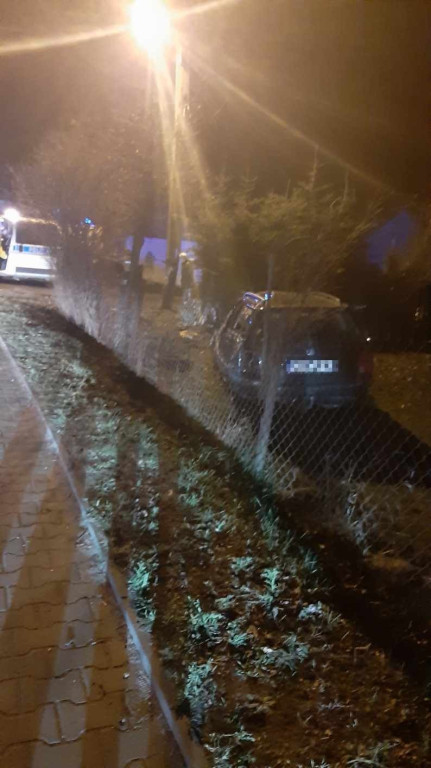 Auto wypadło z drogi w Pile w gminie Końskie