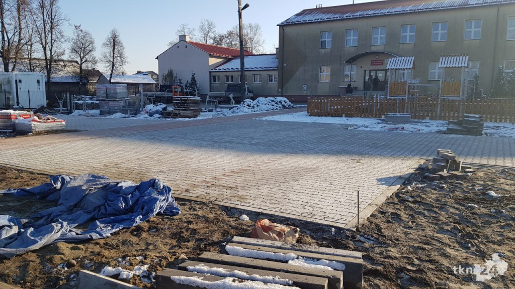 Zobaczcie, jakie zmiany zachodzą przy szkole w Dziebałtowie [wideo, zdjęcia]