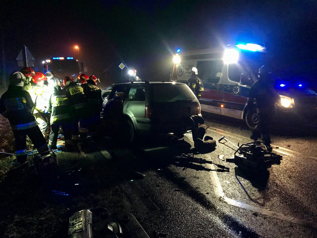 Tragiczny wypadek. Nie żyje kierowca po zderzeniu z ciężarówką [zdjęcia]