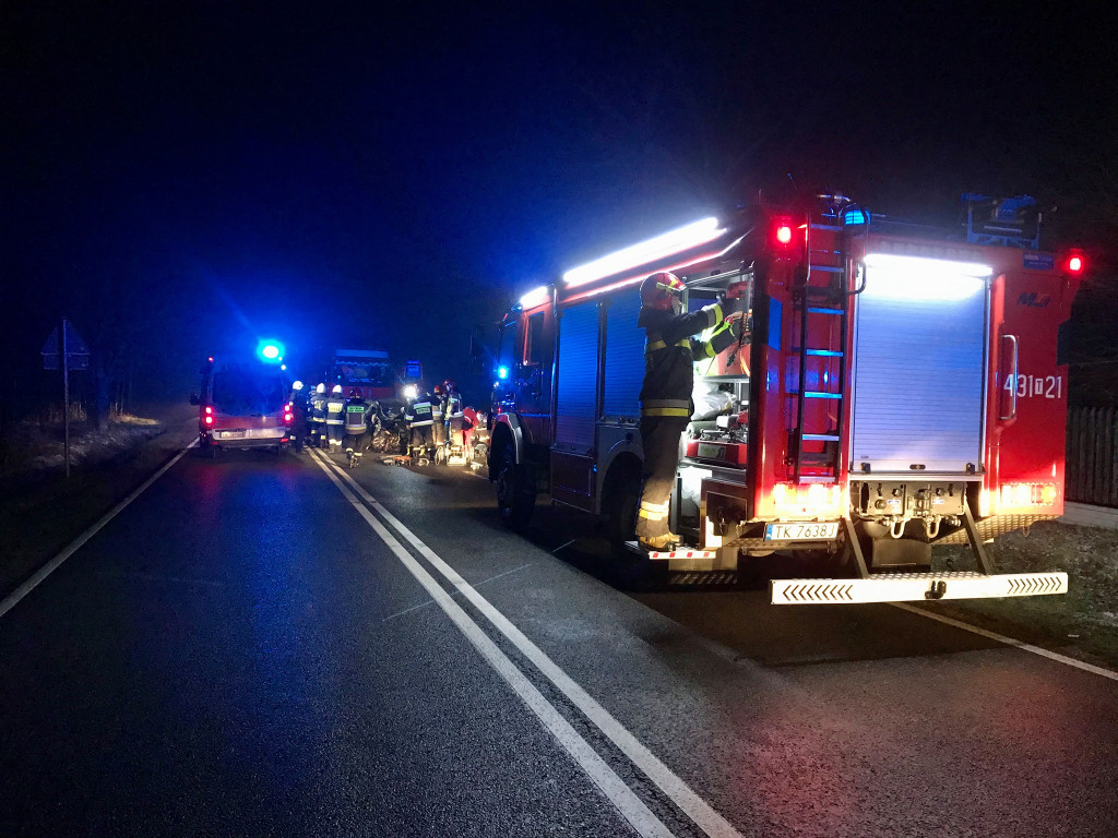 Tragiczny wypadek. Nie żyje kierowca po zderzeniu z ciężarówką [zdjęcia]