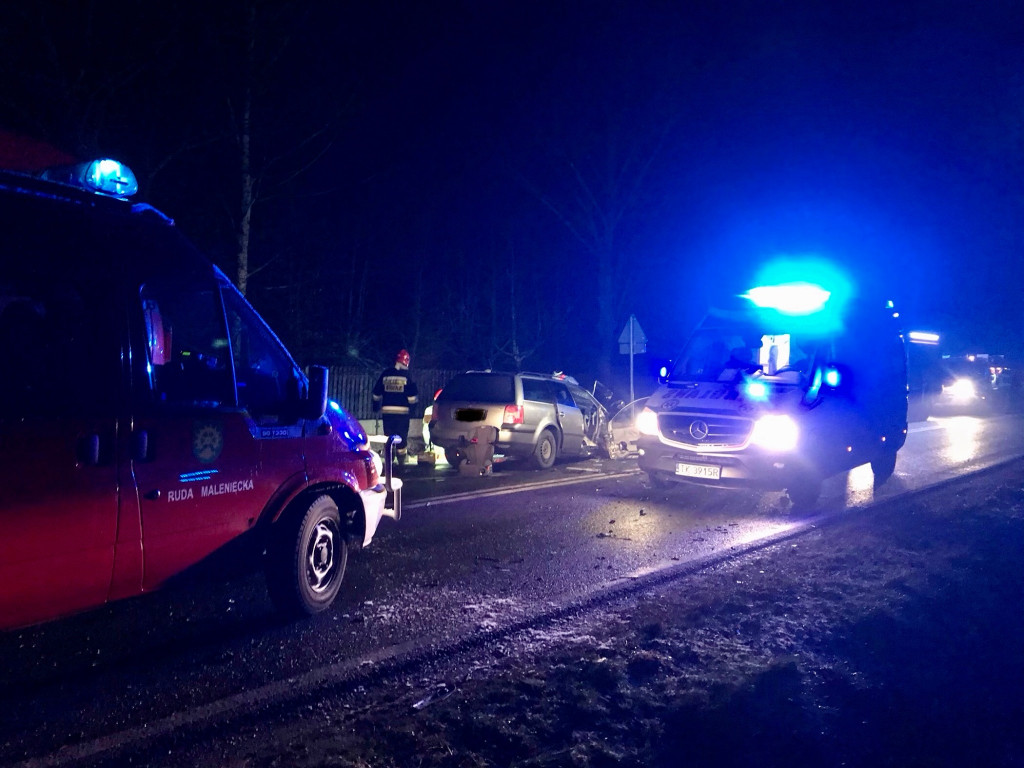 Tragiczny wypadek. Nie żyje kierowca po zderzeniu z ciężarówką [zdjęcia]