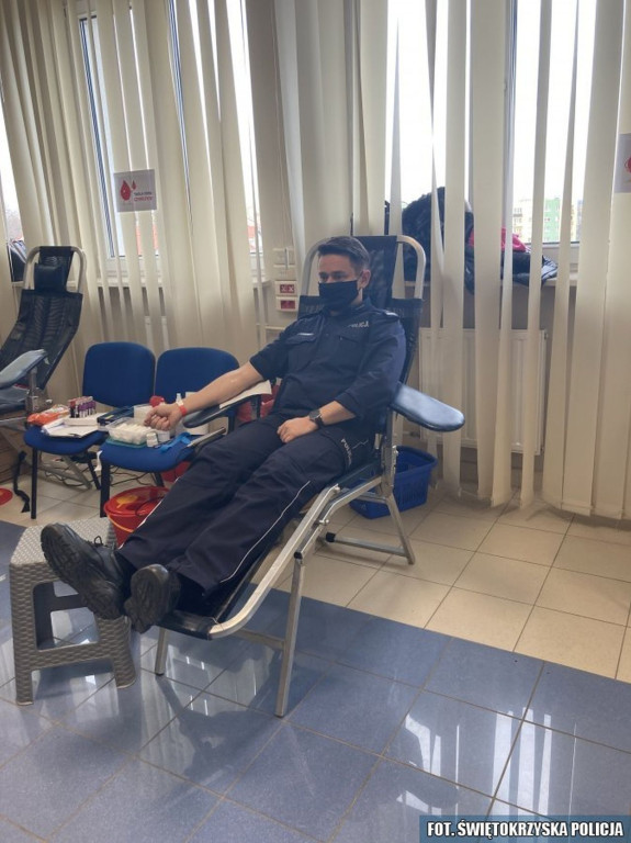 Policjanci z KPP Końskie oddawali krew [zdjęcia]