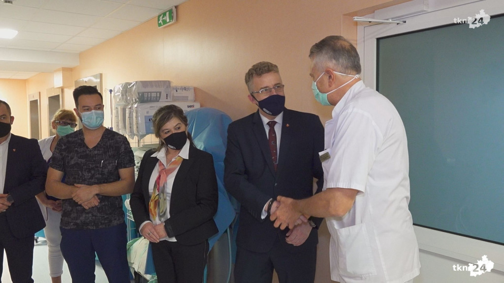 Szpital otrzymał aparat do ECMO. To urządzenie zastępuje płuca i serce [wideo, zdjęcia]
