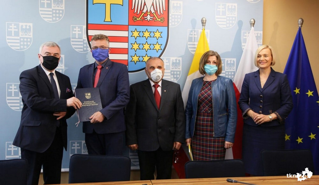 Szpital otrzymał aparat do ECMO. To urządzenie zastępuje płuca i serce [wideo, zdjęcia]