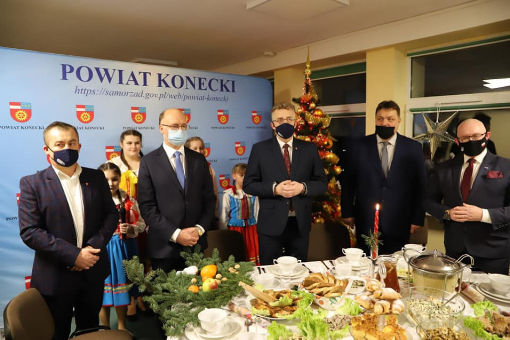 Wigilijne spotkanie w starostwie z Polonią w Rosji i ministrem Wawrzykiem [zdjęcia]