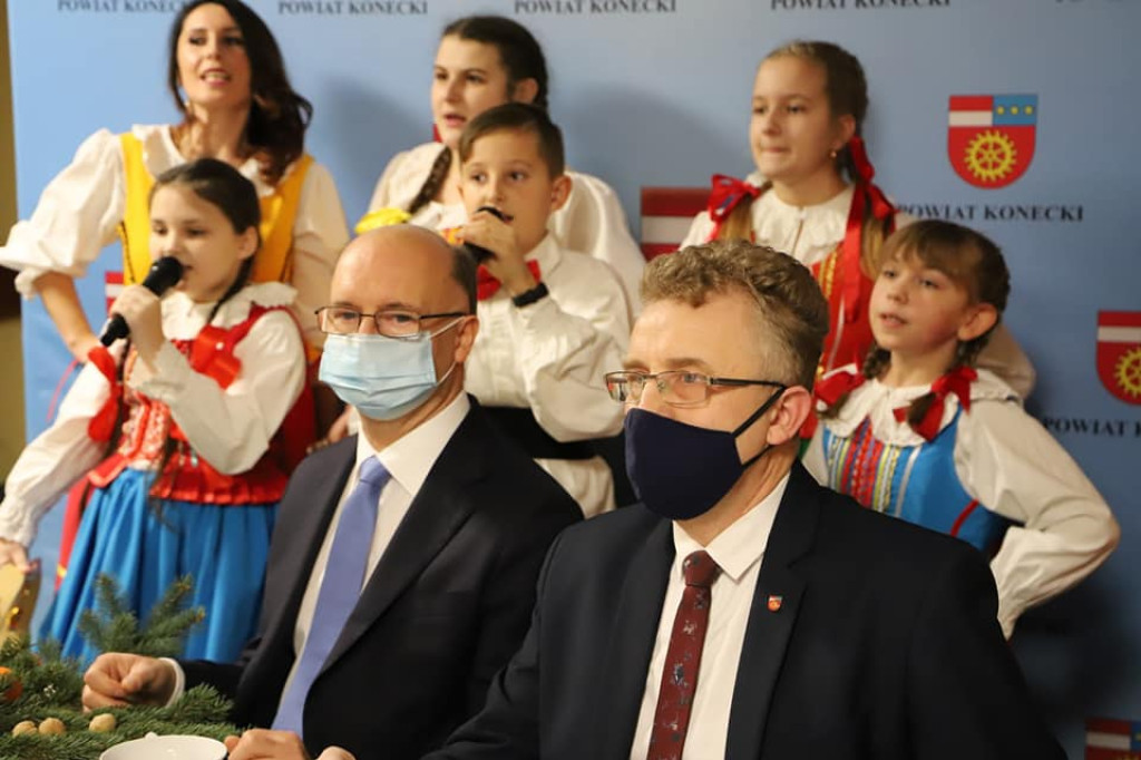 Wigilijne spotkanie w starostwie z Polonią w Rosji i ministrem Wawrzykiem [zdjęcia]