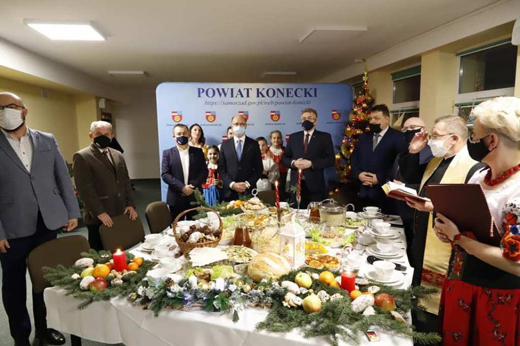Wigilijne spotkanie w starostwie z Polonią w Rosji i ministrem Wawrzykiem [zdjęcia]
