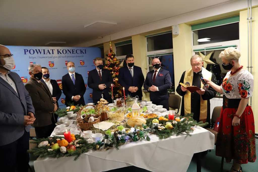 Wigilijne spotkanie w starostwie z Polonią w Rosji i ministrem Wawrzykiem [zdjęcia]