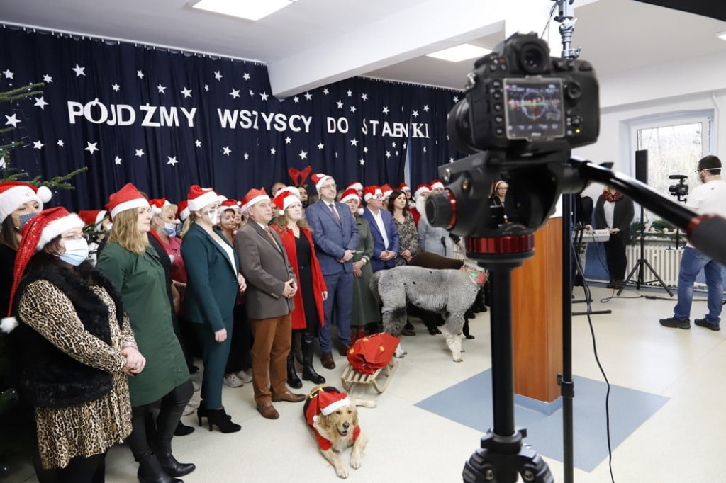 Niezwykłe, muzyczne życzenia od kadry SOSW Barycz i władz powiatu [wideo, zdjęcia]
