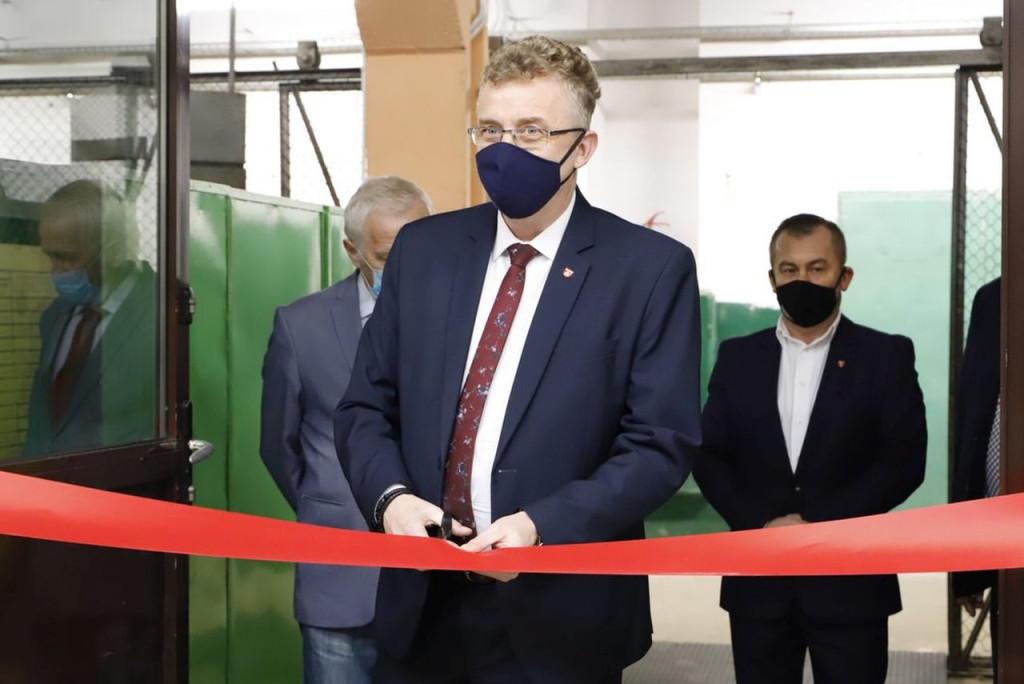 Nowe wyposażenie w pracowni samochodowej w `Mechaniku` [wideo, zdjęcia]