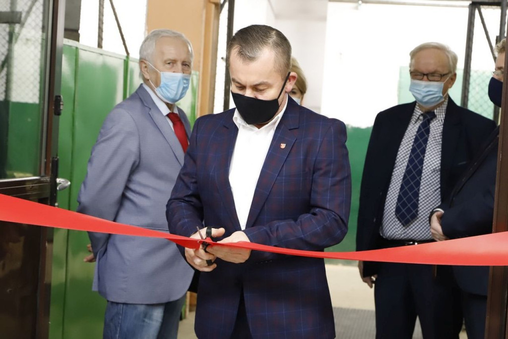 Nowe wyposażenie w pracowni samochodowej w `Mechaniku` [wideo, zdjęcia]