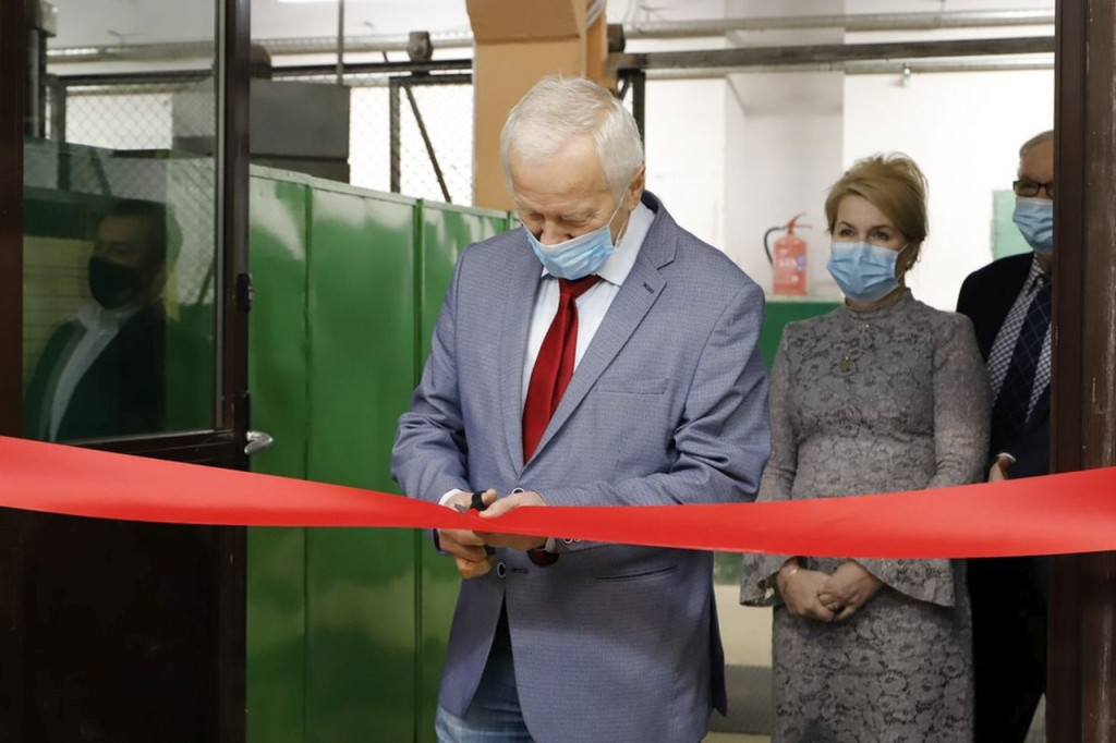 Nowe wyposażenie w pracowni samochodowej w `Mechaniku` [wideo, zdjęcia]