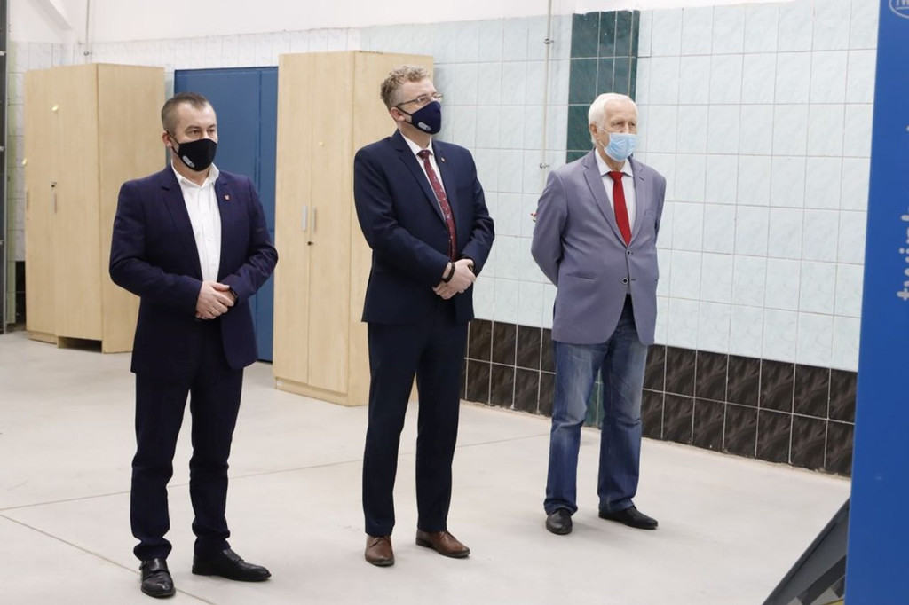 Nowe wyposażenie w pracowni samochodowej w `Mechaniku` [wideo, zdjęcia]