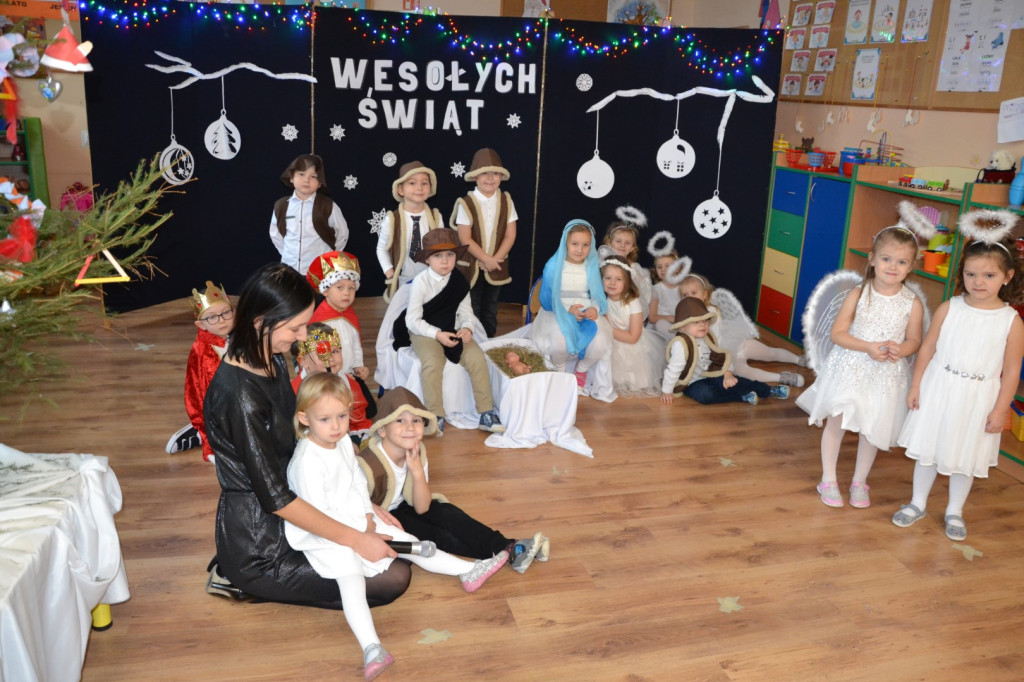 `Pójdźmy wszyscy do stajenki, czyli jasełka w Rogowie [zdjęcia]