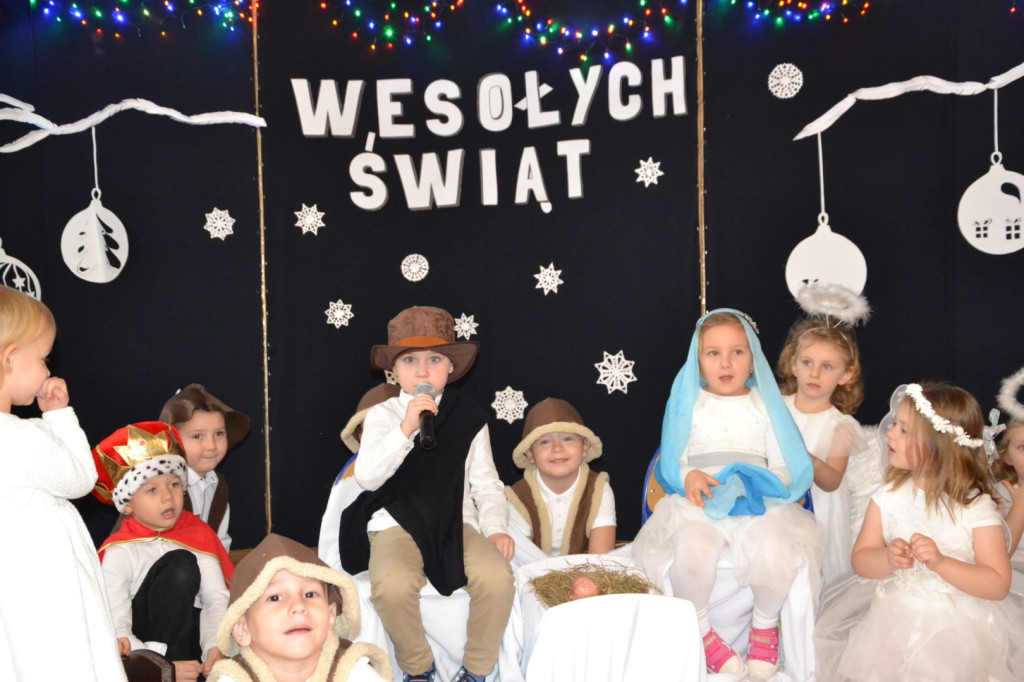 `Pójdźmy wszyscy do stajenki, czyli jasełka w Rogowie [zdjęcia]