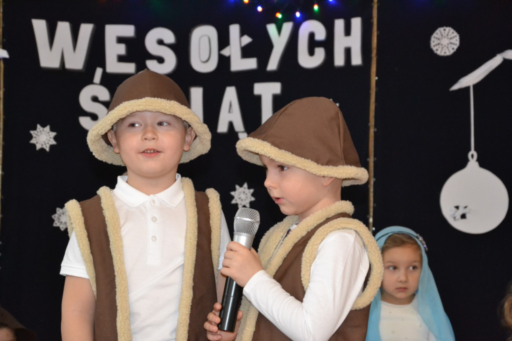 `Pójdźmy wszyscy do stajenki, czyli jasełka w Rogowie [zdjęcia]