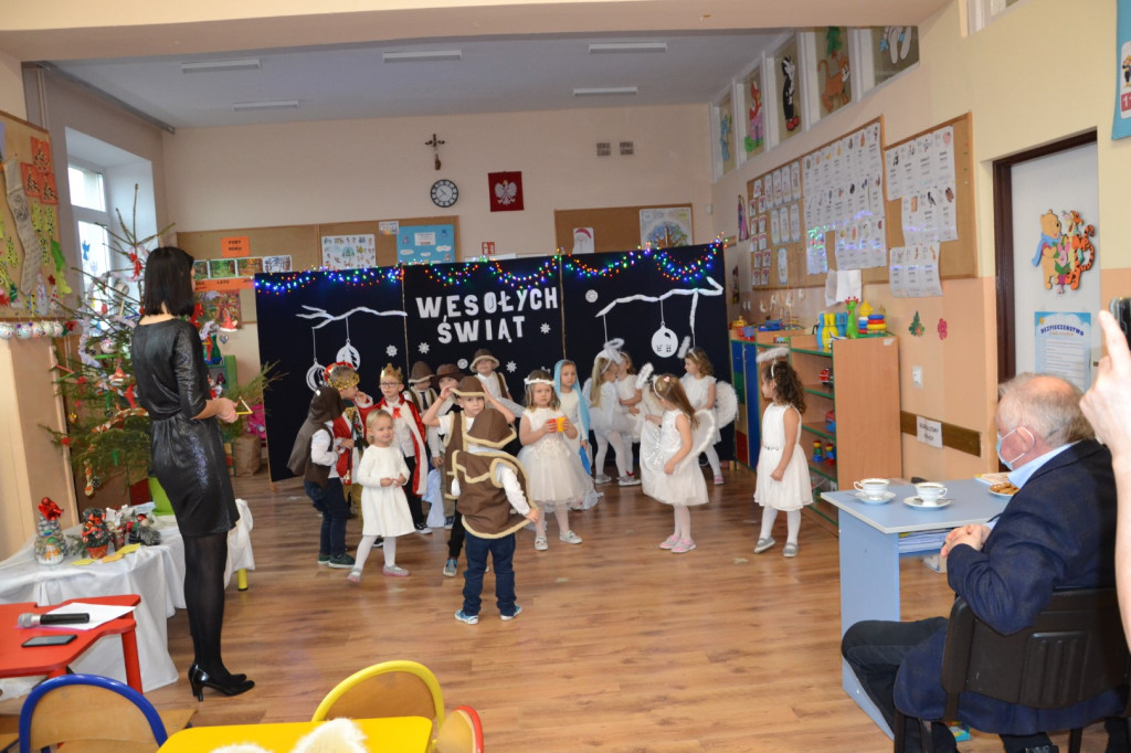`Pójdźmy wszyscy do stajenki, czyli jasełka w Rogowie [zdjęcia]