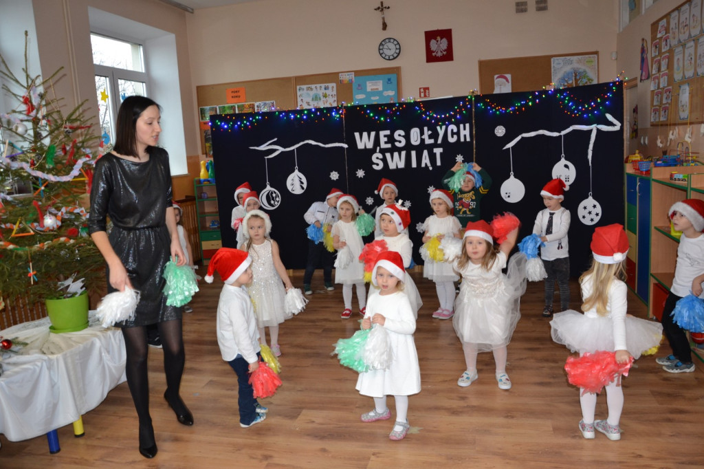 `Pójdźmy wszyscy do stajenki, czyli jasełka w Rogowie [zdjęcia]
