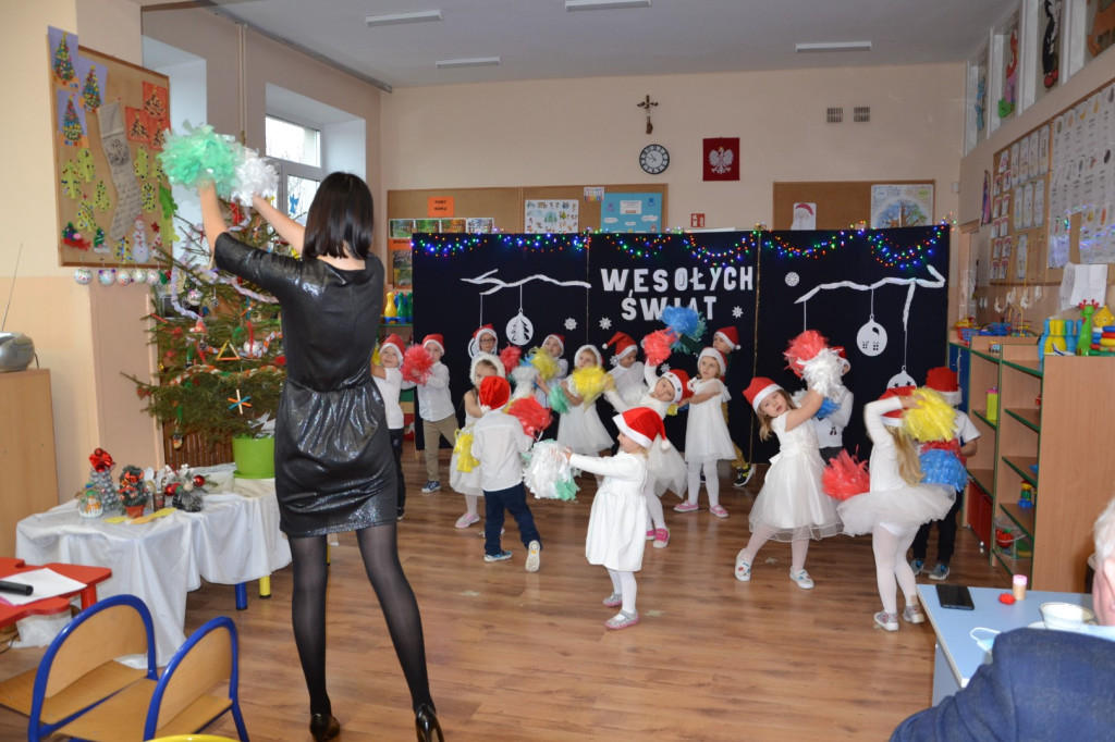 `Pójdźmy wszyscy do stajenki, czyli jasełka w Rogowie [zdjęcia]