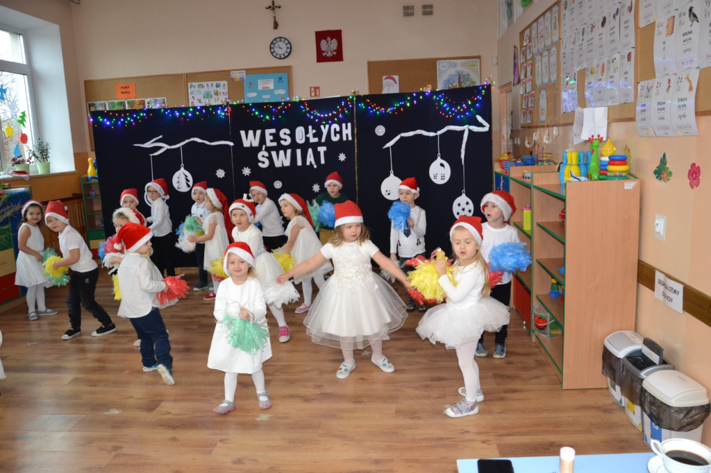`Pójdźmy wszyscy do stajenki, czyli jasełka w Rogowie [zdjęcia]