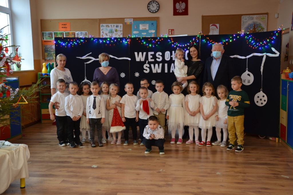 `Pójdźmy wszyscy do stajenki, czyli jasełka w Rogowie [zdjęcia]