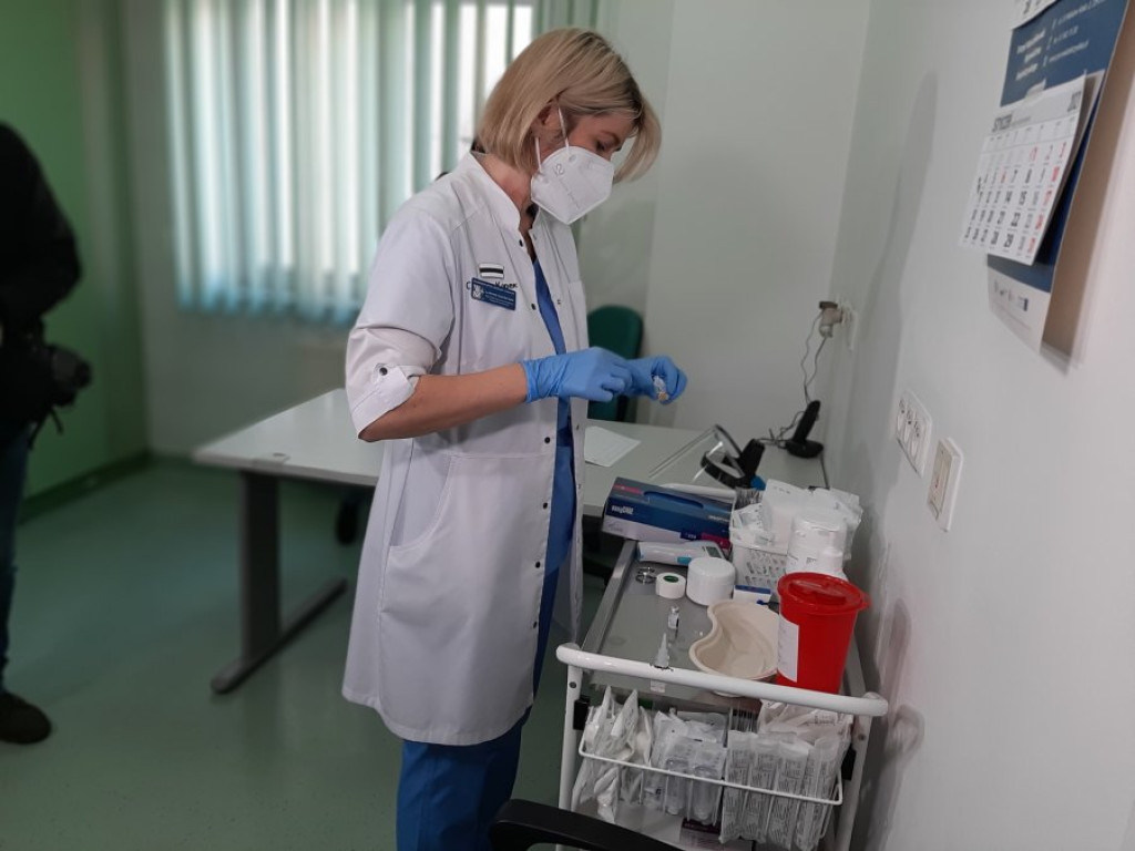 W województwie świętokrzyskim są już pierwsi zaszczepieni [zdjęcia]