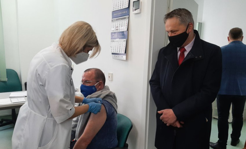 W województwie świętokrzyskim są już pierwsi zaszczepieni [zdjęcia]