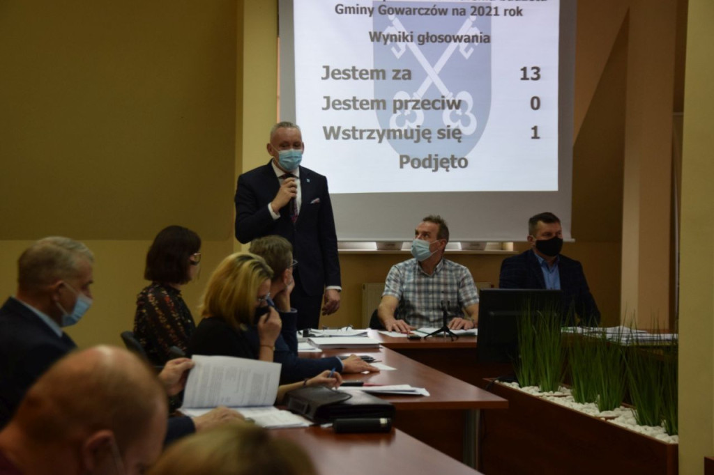Budżet gminy Gowarczów na 2021 rok uchwalony. Bardzo mały deficyt [wideo, zdjęcia]