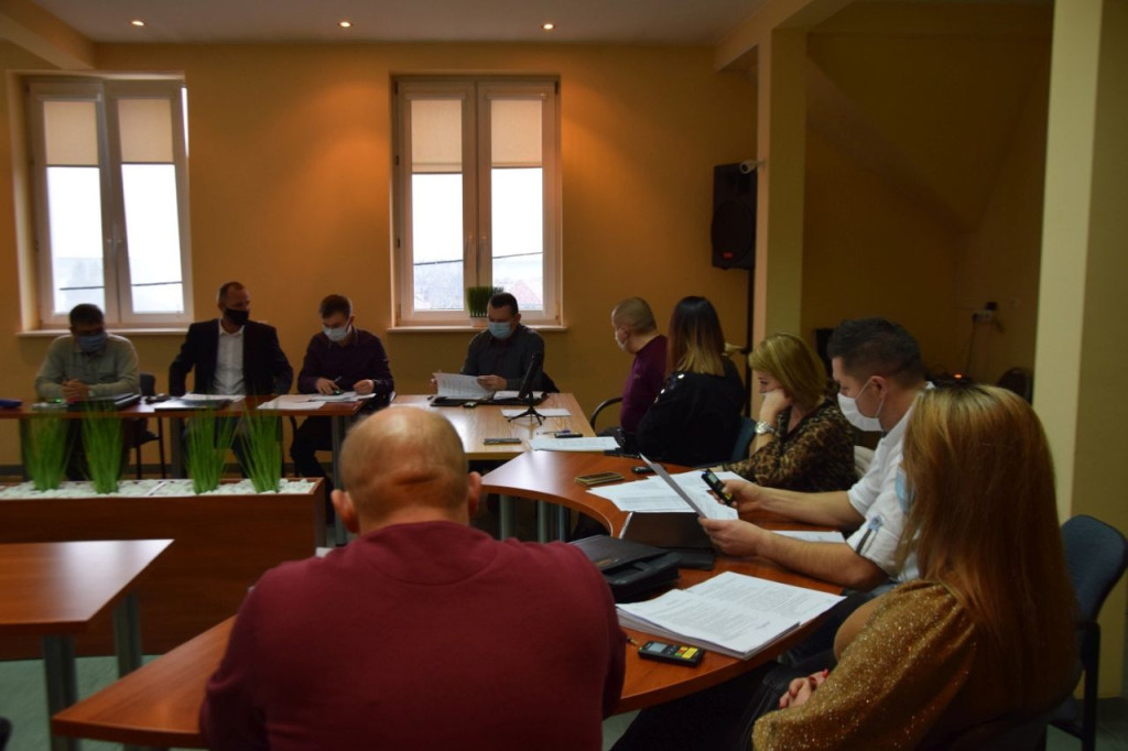 Budżet gminy Gowarczów na 2021 rok uchwalony. Bardzo mały deficyt [wideo, zdjęcia]