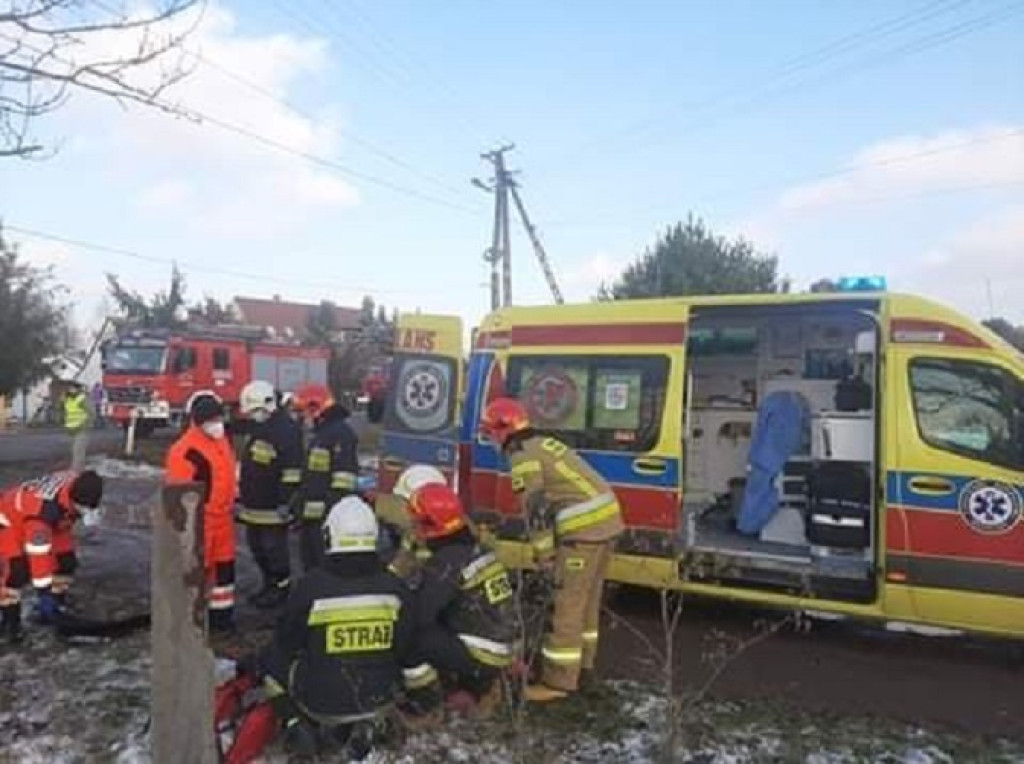 Poważne dachowanie w Smykowie w gminie Fałków [zdjęcia]