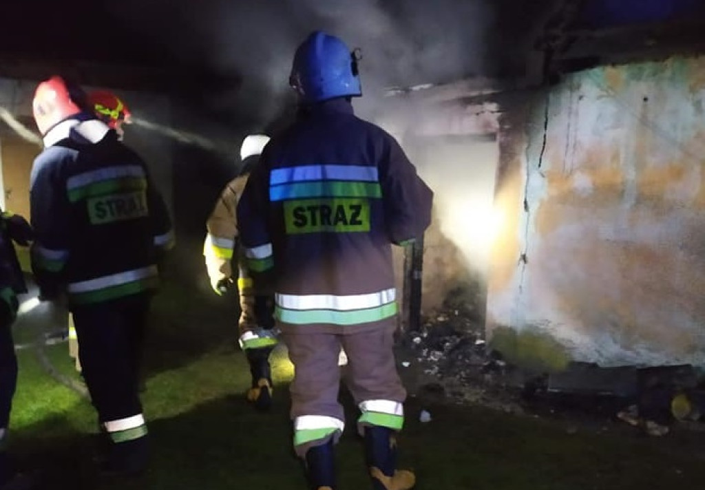 Pożar budynku gospodarczego w Bębnowie [zdjęcia]