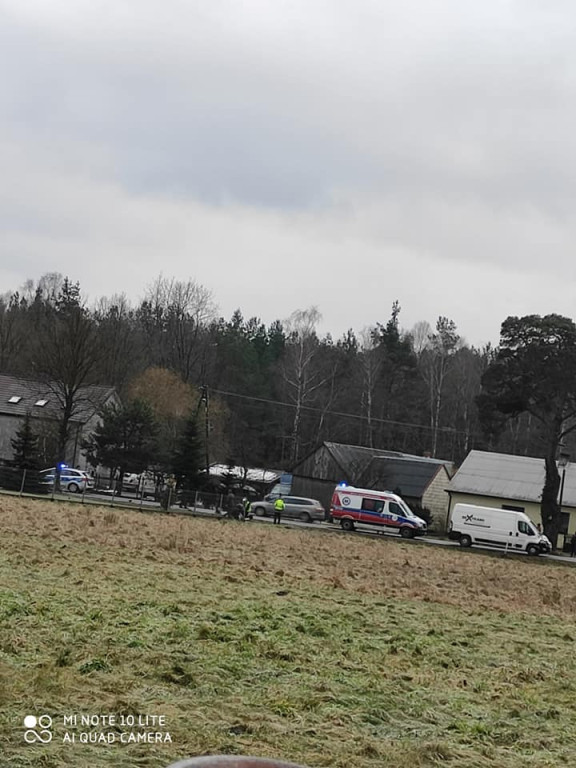 Śmiertelny wypadek w Kazanowie. Zablokowana DK 42