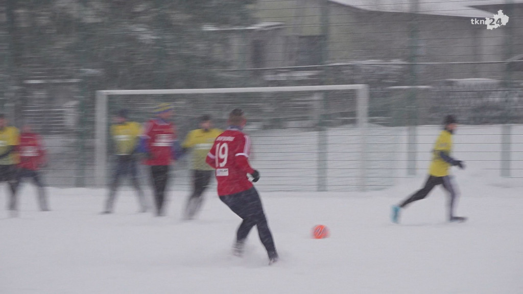 Śnieżne sparingi Neptuna oraz Partyzanta [wideo, zdjęcia]