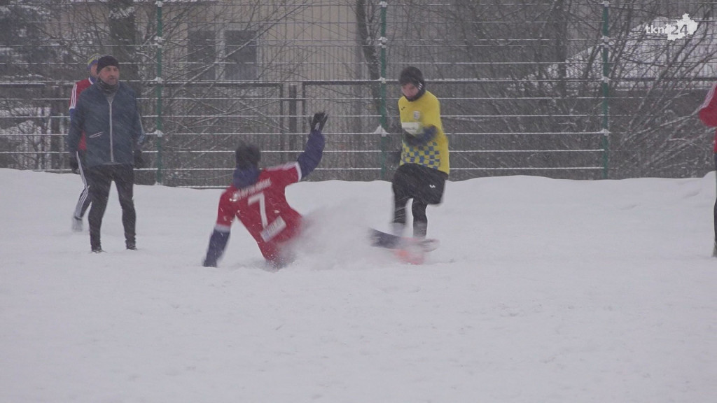 Śnieżne sparingi Neptuna oraz Partyzanta [wideo, zdjęcia]