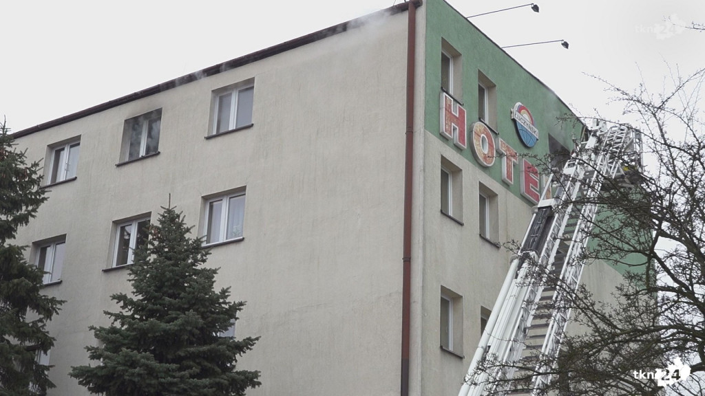 Pożar hotelu w Końskich. Są poszkodowani [wideo, zdjęcia]