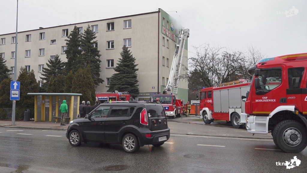 Pożar hotelu w Końskich. Są poszkodowani [wideo, zdjęcia]