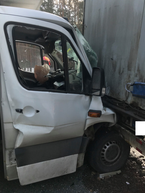 Zderzenie busa z tirem na DK 74 w pobliżu krzyżówek rudzkich