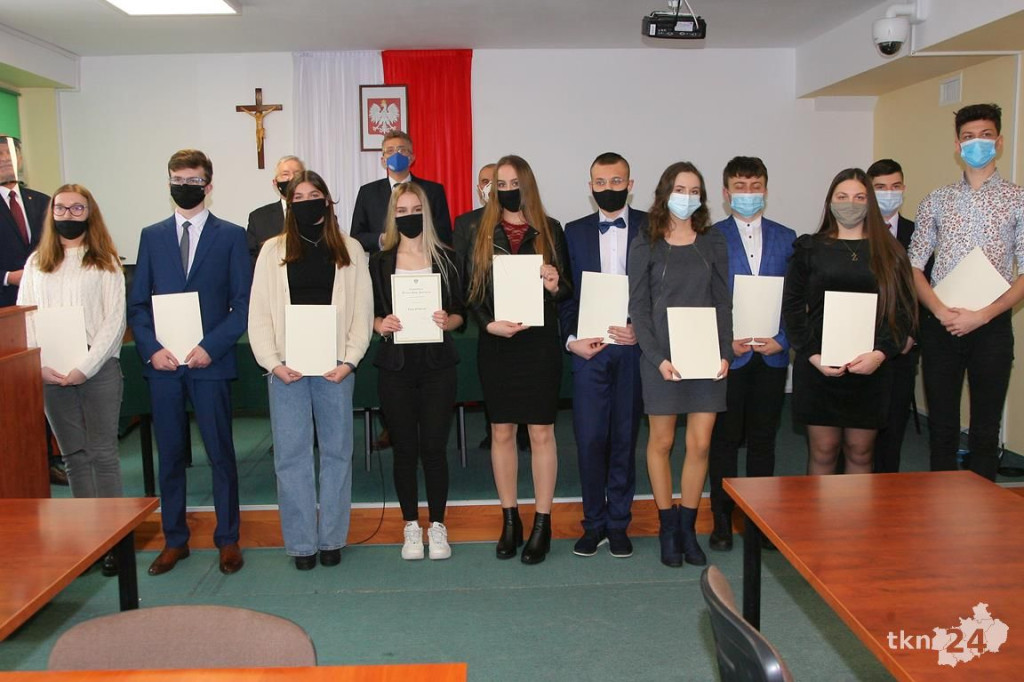 Premier nagrodził najlepszych uczniów szkół średnich powiatu koneckiego [wideo, zdjęcia]