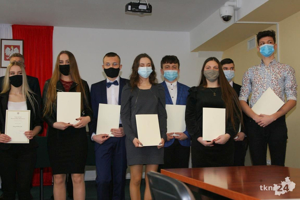 Premier nagrodził najlepszych uczniów szkół średnich powiatu koneckiego [wideo, zdjęcia]
