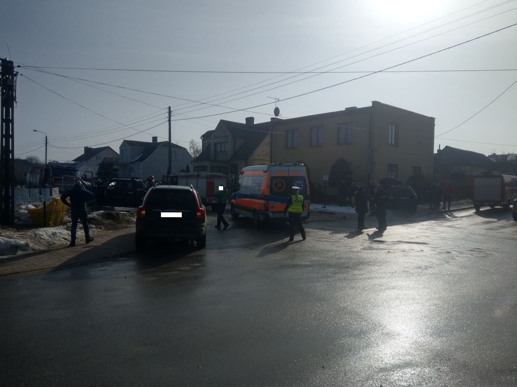 Wypadek w Stąporkowie. Jedna osoba ranna [zdjęcia]