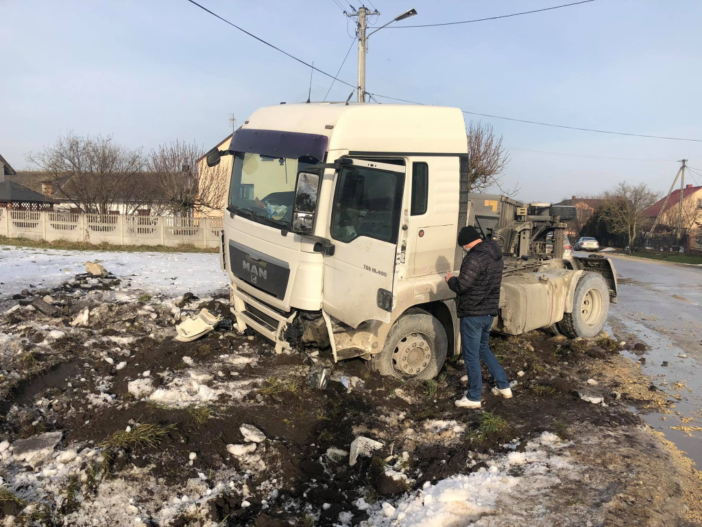 Wypadek z udziałem ciężarówki w Rudzie Pilczyckiej [zdjęcia]