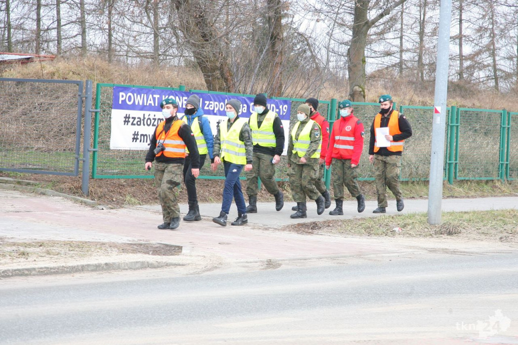 Drugi taki marsz w Końskich. W sobotę ruszyli `Wilczym tropem` [wideo, zdjęcia]