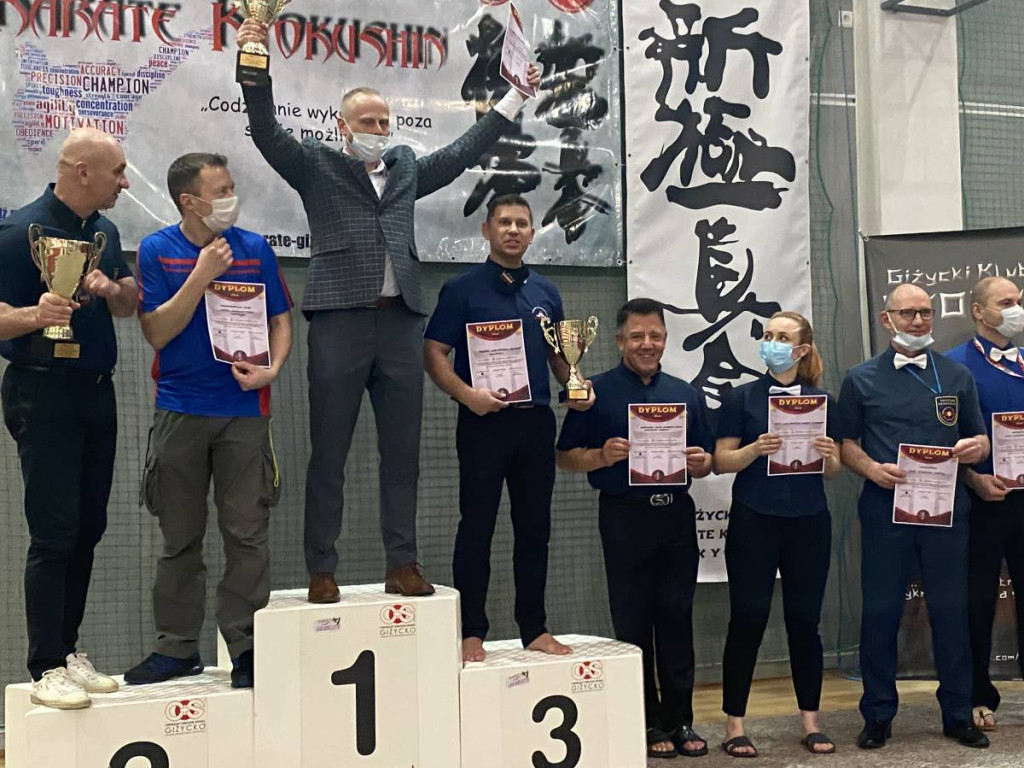 Karatecy z gminy Stąporków wrócili z medalami z Giżycka [zdjęcia]