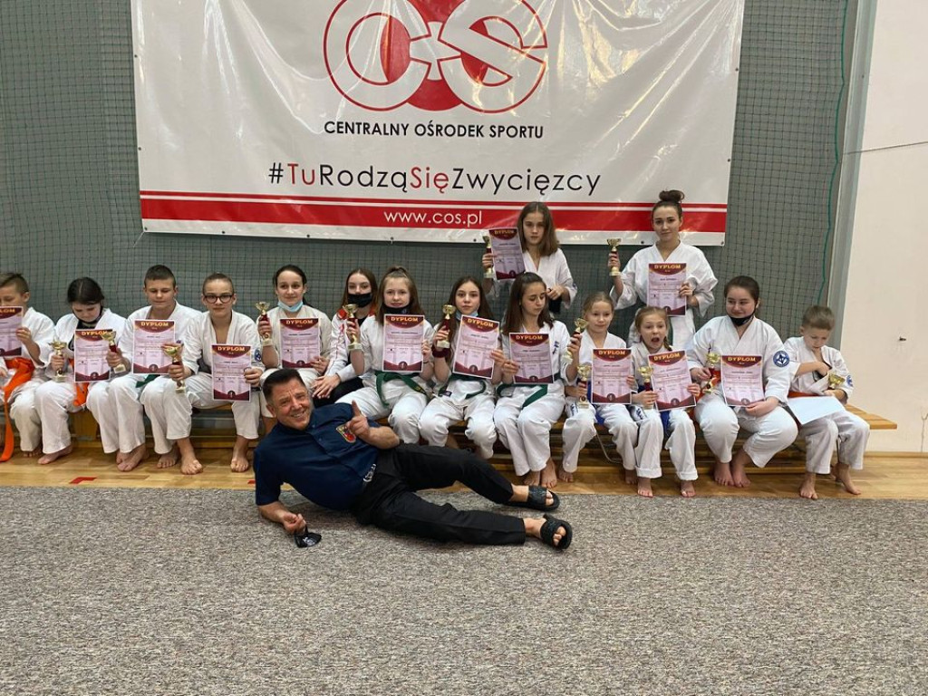 Karatecy z gminy Stąporków wrócili z medalami z Giżycka [zdjęcia]