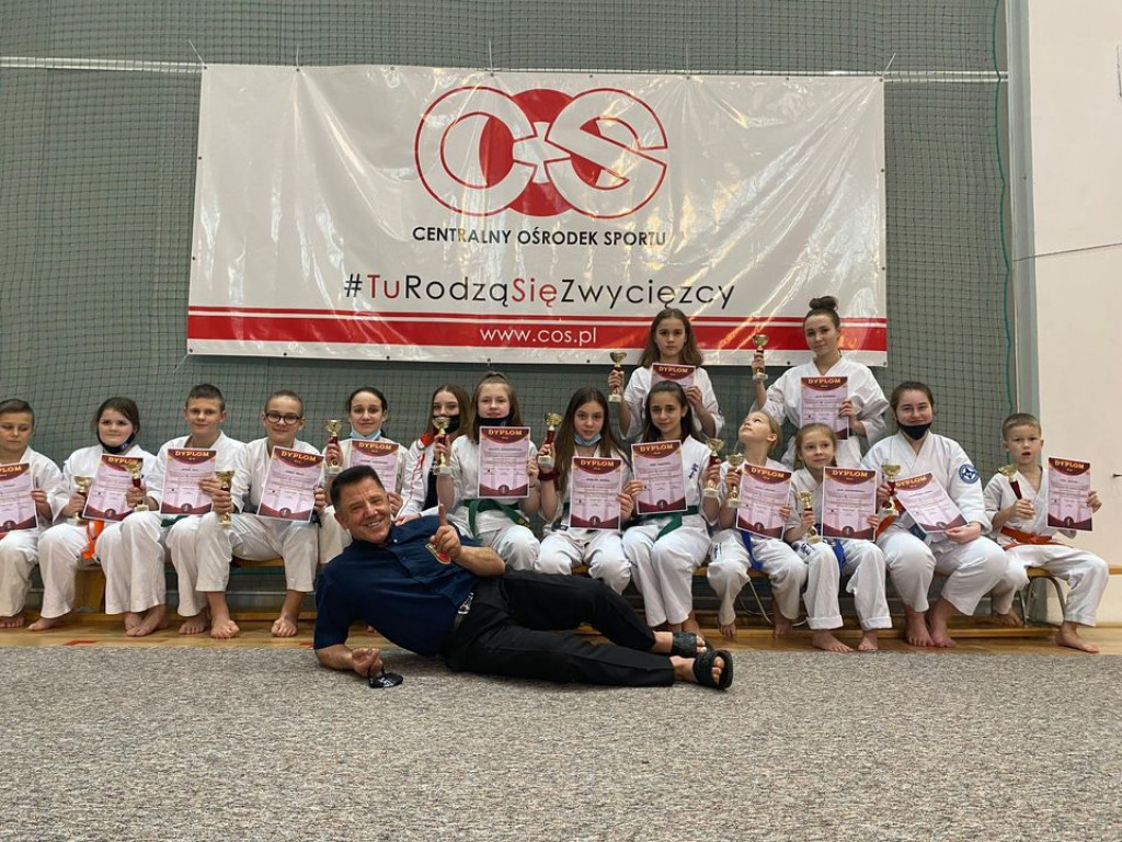 Karatecy z gminy Stąporków wrócili z medalami z Giżycka [zdjęcia]