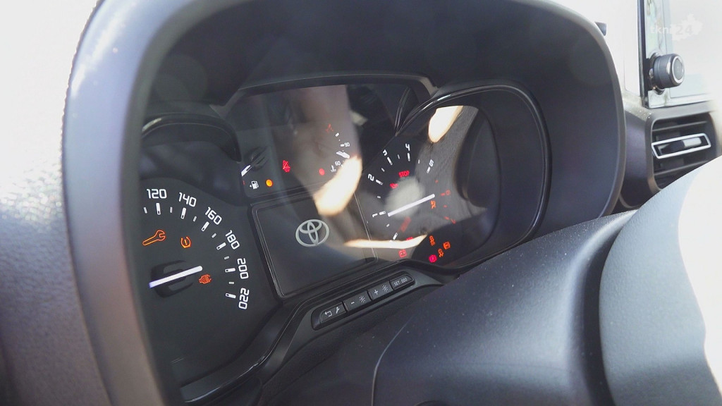 Konecka straż miejska ma nowe auto [wideo, zdjęcia]
